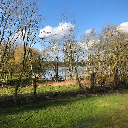 Moderne Am Yachthafen *