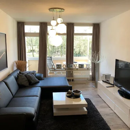 Moderne Am Yachthafen