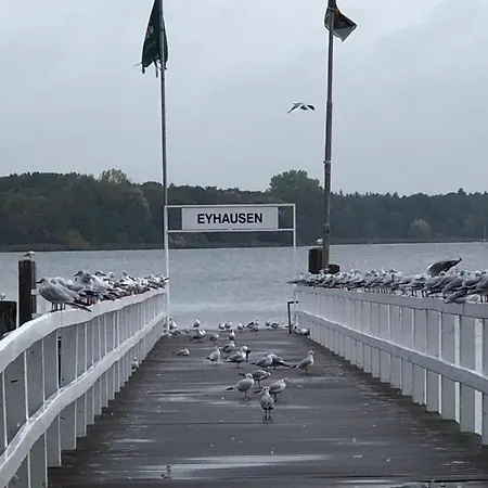 Moderne Am Yachthafen *