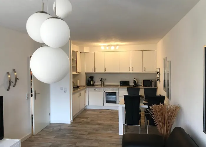 Moderne Am Yachthafen *